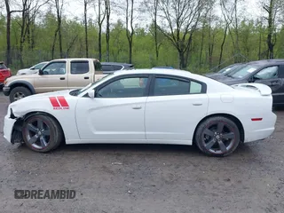 2014 Dodge Charger SXT z VIN 2C3CDXHG9EH162406, wystawiony jako IAAI lot #42159901 z przebiegiem 139 138 mil mil oraz . Historia ofert i sprzedaży dostępna na DreamBid. Obrazek 15.