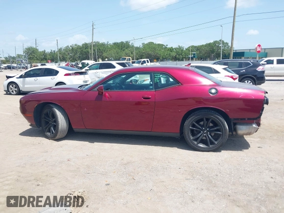2017 Dodge Challenger SXT z VIN 2C3CDZAGXHH640987, wystawiony jako IAAI lot #42462976 z przebiegiem 146 943 mil mil oraz . Historia ofert i sprzedaży dostępna na DreamBid. Obrazek 15.