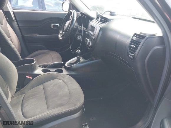 2015 Kia Soul with VIN KNDJN2A28F7169376, listed as a IAAI auction lot 41910666 with 133,869 mi miles. Bid and sale history available at carsss.com. Image 5.