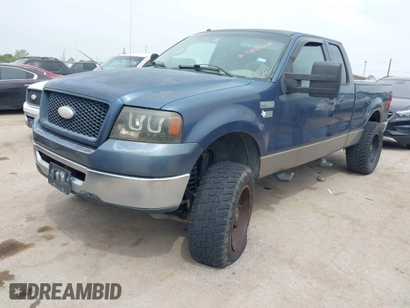 2006 Ford F-150 STX with VIN 1FTRX12W46NA47036, listed as a IAAI auction lot 41886208 with 272,391 mi miles. Bid and sale history available at carsss.com. Image 2.