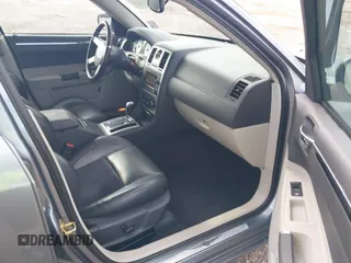 2006 Chrysler 300 C SRT-8 z VIN 2C3LA73W66H523504, wystawiony jako IAAI lot #42483103 z przebiegiem 61 560 mil mil oraz . Historia ofert i sprzedaży dostępna na DreamBid. Obrazek 5.