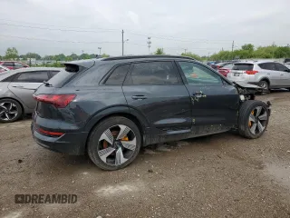2022 Audi e-tron Premium Plus z VIN WA1LAAGE9NB010971, wystawiony jako Copart lot #51066514 z przebiegiem 26 885 mil mil oraz Szkoda całkowita • Salvage title. Historia ofert i sprzedaży dostępna na DreamBid. Obrazek 3.
