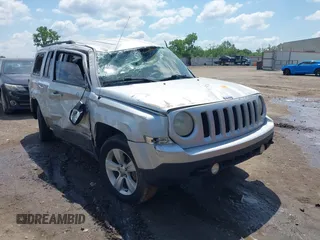 2014 Jeep Patriot Latitude z VIN 1C4NJRFB0ED549410, wystawiony jako IAAI lot #42227402 z przebiegiem 139 908 mil mil oraz . Historia ofert i sprzedaży dostępna na DreamBid. Obrazek 1.