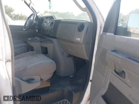 2013 Ford Econoline Cargo Commercial z VIN 1FTNE2EW4DDA25532, wystawiony jako IAAI lot #42136969 z przebiegiem 228 446 mil mil oraz . Historia ofert i sprzedaży dostępna na DreamBid. Obrazek 5.
