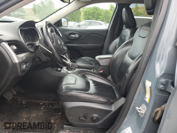 2015 Jeep Cherokee Trailhawk с VIN 1C4PJMBSXFW555223, выставлен на аукционе Copart как лот 62072235 с пробегом 207 240 миль миль и На запчасти • Non repairable. История ставок и продаж доступна на DreamBid. Изображение 7.
