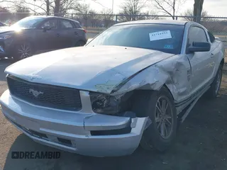 2005 Ford Mustang Deluxe with VIN 1ZVFT80N955140082, listed as a IAAI auction lot 41711933 with 88,633 mi miles. Bid and sale history available at carsss.com. Image 2.