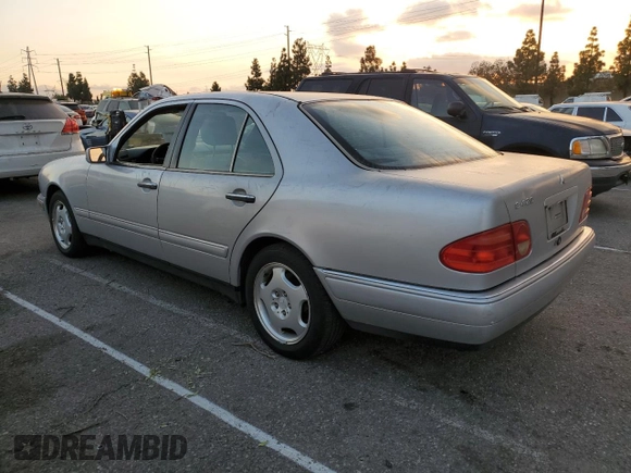 1997 Mercedes-Benz E-Class with VIN WDBJF72F4VA566949, listed as a Copart auction lot 81000554 with 187,409 mi miles and Salvage Title. Bid and sale history available at carsss.com. Image 2.