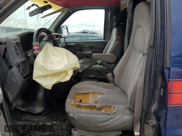 2003 GMC Savana Cargo z VIN 1GTHG35U831180029, wystawiony jako Copart lot #64697054 z przebiegiem Nie podano mil oraz Nie do naprawy • Non repairable. Historia ofert i sprzedaży dostępna na DreamBid. Obrazek 7.