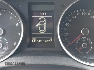2010 Volkswagen GTI z VIN WVWEV7AJ7AW178851, wystawiony jako IAAI lot #42534573 z przebiegiem 141 542 mil mil oraz . Historia ofert i sprzedaży dostępna na DreamBid. Obrazek 7.