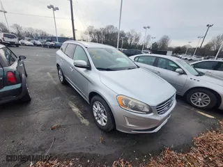 2016 Volvo XC60 T5 Drive-E Premier with VIN YV440MDK6G2846021, listed as a IAAI auction lot 41594973 with 1 mi miles. Bid and sale history available at carsss.com. Image 1.