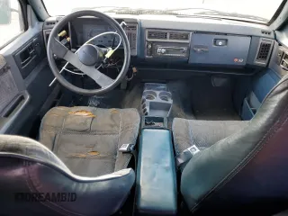 1989 Chevrolet Blazer z VIN 1GNCS18Z8K8149381, wystawiony jako Copart lot #41138414 z przebiegiem 61 828 mil mil oraz Szkoda całkowita • Salvage title. Historia ofert i sprzedaży dostępna na DreamBid. Obrazek 8.