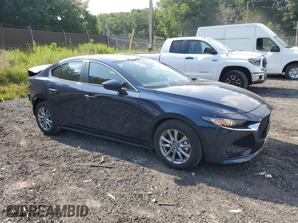 2022 Mazda 3 2.0 with VIN 3MZBPAA77NM309021, listed as a Copart auction lot 68997674 with 13,568 mi miles and Salvage Title. Bid and sale history available at DreamBid. Image 4.