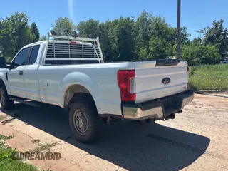 2017 Ford F-250 XLT with VIN 1FT7X2B69HEE28459, listed as a Copart auction lot 55882185 with 182,045 mi miles and Clean title. Bid and sale history available at DreamBid. Image 3.