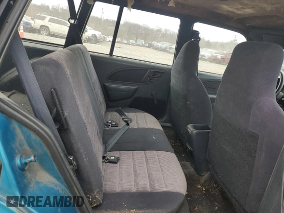 1993 Chevrolet Cavalier with VIN 1G1JC8444P7213714, listed as a Copart auction lot 43815125 with 226,411 mi miles and Salvage Title. Bid and sale history available at DreamBid. Image 10.