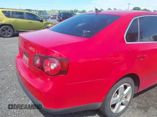 2008 Volkswagen Jetta SE z VIN 3VWRZ71K58M111090, wystawiony jako IAAI lot #42781236 z przebiegiem 121 724 mil mil oraz . Historia ofert i sprzedaży dostępna na DreamBid. Obrazek 6.
