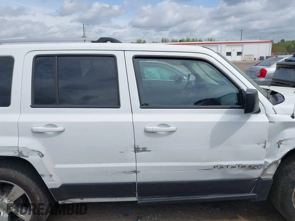 2016 Jeep Patriot High Altitude with VIN 1C4NJPFA0GD732675, listed as a IAAI auction lot 41956028 with 196,740 mi miles and . Bid and sale history available at DreamBid. Image 13.