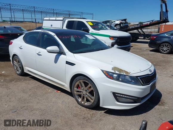 2013 Kia Optima SX z VIN 5XXGR4A67DG190723, wystawiony jako IAAI lot #42305393 z przebiegiem 139 668 mil mil oraz . Historia ofert i sprzedaży dostępna na DreamBid. Obrazek 1.