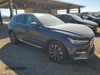 2023 Volvo XC60 Plus Bright Theme z VIN YV4L12RN6P1389037, wystawiony jako Copart lot #48723525 z przebiegiem Nie podano mil oraz Nie do naprawy • Non repairable. Historia ofert i sprzedaży dostępna na DreamBid. Obrazek 4.