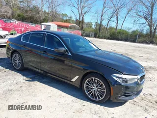 2020 BMW 5 Series 530i z VIN WBAJR3C09LWW61161, wystawiony jako IAAI lot #41780958 z przebiegiem 62 277 mil mil oraz . Historia ofert i sprzedaży dostępna na DreamBid. Obrazek 1.