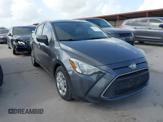 2019 Toyota Yaris L z VIN 3MYDLBYV8KY510157, wystawiony jako IAAI lot #42543736 z przebiegiem 151 972 mil mil oraz . Historia ofert i sprzedaży dostępna na DreamBid. Obrazek 1.