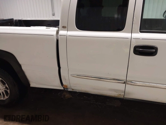 2004 GMC Sierra 1500 SLT with VIN 1GTEK19T34E320179, listed as a IAAI auction lot 41601727 with 303,523 mi miles. Bid and sale history available at carsss.com. Image 18.