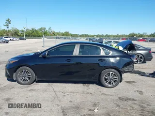 2023 Kia Forte LXS z VIN 3KPF24AD5PE554908, wystawiony jako IAAI lot #41781608 z przebiegiem 84 666 mil mil oraz . Historia ofert i sprzedaży dostępna na DreamBid. Obrazek 15.