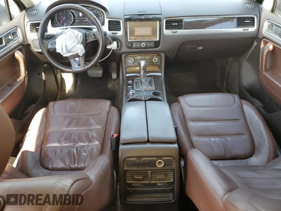 2013 Volkswagen Touareg Sport с VIN WVGEP9BP0DD010408, выставлен на аукционе Copart как лот 75854084 с пробегом 159 863 миль миль и Списание • Salvage title. История ставок и продаж доступна на DreamBid. Изображение 8.