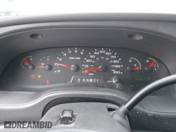 2004 Ford Econoline Cargo Recreational with VIN 1FTSS34L44HB32212, listed as a IAAI auction lot 40045229 with 326,657 mi miles and . Bid and sale history available at carsss.com. Image 7.