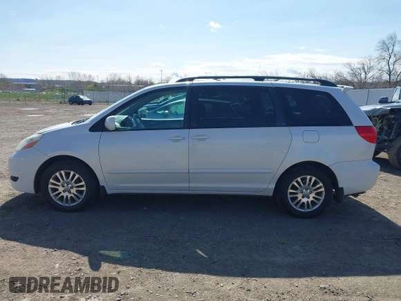 2008 Toyota Sienna XLE z VIN 5TDZK22C98S195819, wystawiony jako IAAI lot #42082880 z przebiegiem 174 319 mil mil oraz . Historia ofert i sprzedaży dostępna na DreamBid. Obrazek 14.