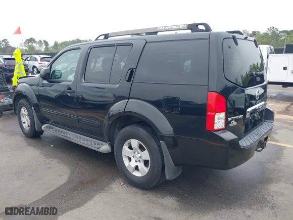 2005 Nissan Pathfinder LE with VIN 5N1AR18W35C742175, listed as a IAAI auction lot 41921815 with 203,973 mi miles. Bid and sale history available at carsss.com. Image 3.