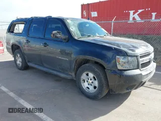 2011 Chevrolet Suburban LT with VIN 1GNSKJE37BR138846, listed as a IAAI auction lot 41885436 with 211,249 mi miles. Bid and sale history available at carsss.com. Image 1.