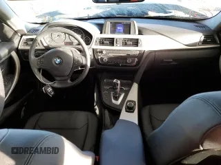 2018 BMW 3 Series 320i z VIN WBA8A9C53JAH13580, wystawiony jako Copart lot #74579773 z przebiegiem 26 828 mil mil oraz Nie do naprawy • Non repairable. Historia ofert i sprzedaży dostępna na DreamBid. Obrazek 8.