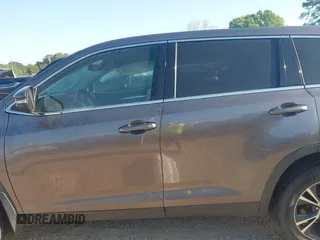2019 Toyota Highlander LE с VIN 5TDBZRFH6KS945258, выставлен на аукционе IAAI как лот 41979698 с пробегом 122 624 миль миль и . История ставок и продаж доступна на DreamBid. Изображение 14.