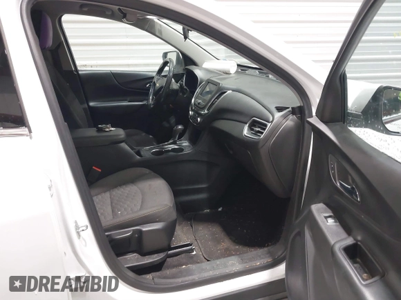 2020 Chevrolet Equinox LT with VIN 2GNAXUEV0L6128219, listed as a IAAI auction lot 41205372 with 106,611 mi miles. Bid and sale history available at carsss.com. Image 5.