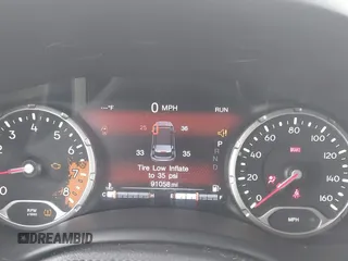 2017 Jeep Renegade Limited z VIN ZACCJBDB8HPE80599, wystawiony jako IAAI lot #41924622 z przebiegiem 91 058 mil mil oraz . Historia ofert i sprzedaży dostępna na DreamBid. Obrazek 7.
