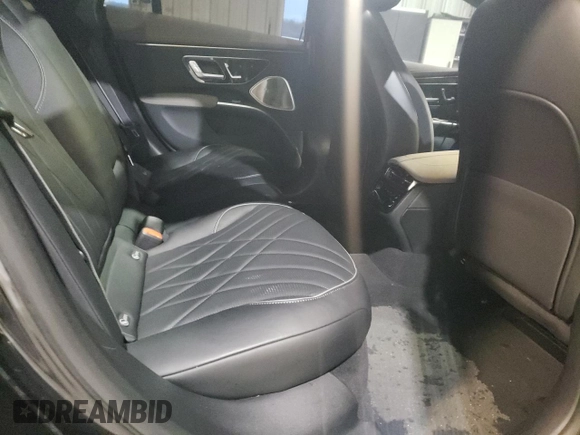 2022 Mercedes-Benz EQS 580 z VIN W1KCG4EB8NA020966, wystawiony jako Copart lot #52406925 z przebiegiem 9 507 mil mil oraz Szkoda całkowita • Salvage title. Historia ofert i sprzedaży dostępna na DreamBid. Obrazek 10.
