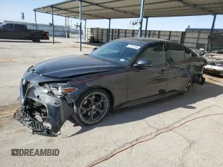 2018 Alfa Romeo Giulia Ti Sport z VIN ZARFAECN6J7575116, wystawiony jako Copart lot #52331495 z przebiegiem 46 355 mil mil oraz Szkody całkowita. Historia ofert i sprzedaży dostępna na DreamBid. Obrazek 1.