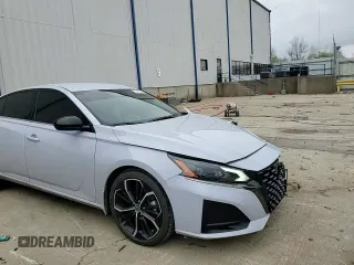 2024 Nissan Altima SR z VIN 1N4BL4CV8RN433893, wystawiony jako Copart lot #52449445 z przebiegiem 15 642 mil mil oraz Nie do naprawy • Non repairable. Historia ofert i sprzedaży dostępna na DreamBid. Obrazek 13.
