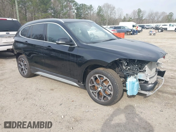 2021 BMW X1 xDrive28i with VIN WBXJG9C05M5T83784, listed as a IAAI auction lot 41696073 with 15,865 mi miles and . Bid and sale history available at DreamBid. Image 1.