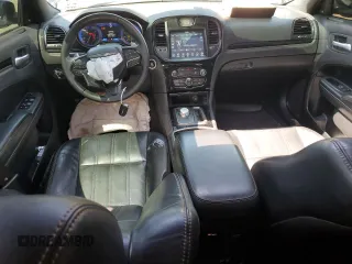 2018 Chrysler 300 S z VIN 2C3CCABG4JH223910, wystawiony jako Copart lot #54045785 z przebiegiem 110 100 mil mil oraz Szkoda całkowita • Salvage title. Historia ofert i sprzedaży dostępna na DreamBid. Obrazek 8.