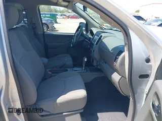 2019 Nissan Frontier SV z VIN 1N6AD0ER6KN727579, wystawiony jako IAAI lot #42067078 z przebiegiem 82 168 mil mil oraz . Historia ofert i sprzedaży dostępna na DreamBid. Obrazek 5.