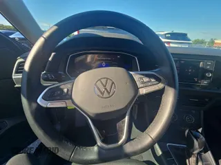 2024 Volkswagen Jetta S z VIN 3VW5M7BUXRM054755, wystawiony jako IAAI lot #42808965 z przebiegiem 23 995 mil mil oraz . Historia ofert i sprzedaży dostępna na DreamBid. Obrazek 8.