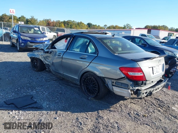 2013 Mercedes-Benz C-Class C 300 Sport with VIN WDDGF8AB3DR271993, listed as a IAAI auction lot 40632961 with 1 mi miles. Bid and sale history available at carsss.com. Image 3.