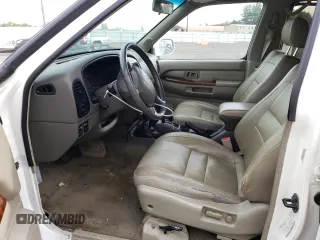 1998 Infiniti QX4 z VIN JNRAR05Y9WW027079, wystawiony jako Copart lot #72374434 z przebiegiem 206 587 mil mil oraz Szkody całkowita. Historia ofert i sprzedaży dostępna na DreamBid. Obrazek 7.