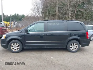 2010 Chrysler Town & Country Touring with VIN 2A4RR5D19AR170405, listed as a IAAI auction lot 42057496 with 195,211 mi miles. Bid and sale history available at carsss.com. Image 12.