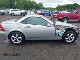 2001 Mercedes-Benz SLK 230/320 z VIN WDBKK65F61F223014, wystawiony jako IAAI lot #42193397 z przebiegiem 291 610 mil mil oraz . Historia ofert i sprzedaży dostępna na DreamBid. Obrazek 14.