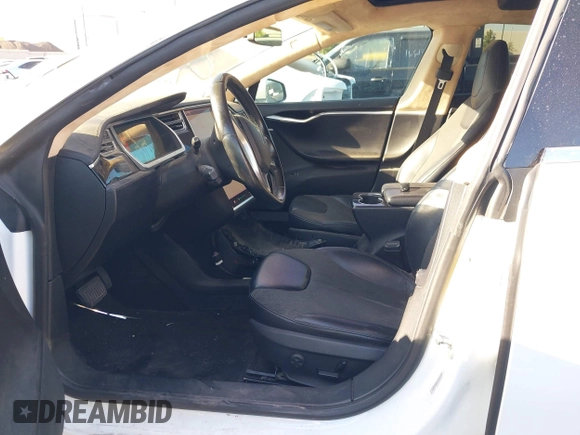 2013 Tesla Model S z VIN 5YJSA1CG0DFP22533, wystawiony jako IAAI lot #42519702 z przebiegiem 168 313 mil mil oraz . Historia ofert i sprzedaży dostępna na DreamBid. Obrazek 5.