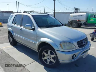 2001 Mercedes-Benz M 320/430/500 z VIN 4JGAB72E21A253005, wystawiony jako IAAI lot #42337921 z przebiegiem 171 529 mil mil oraz . Historia ofert i sprzedaży dostępna na DreamBid. Obrazek 1.