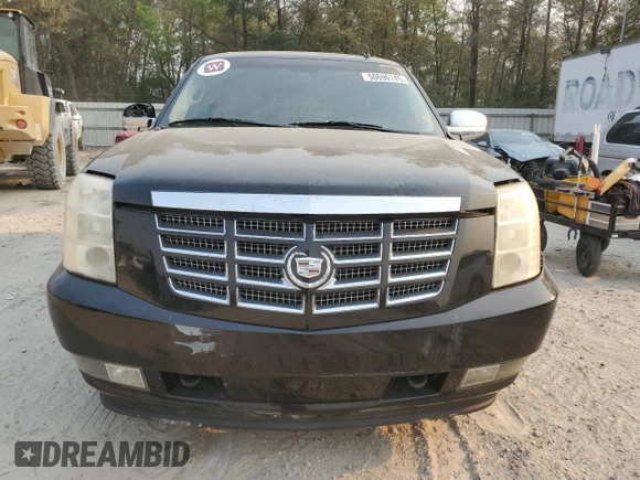 2010 Cadillac Escalade Luxury z VIN 1GYUCBEF3AR276651, wystawiony jako Copart lot #50696745 z przebiegiem Nie podano mil oraz Czysty tytuł • Clean title. Historia ofert i sprzedaży dostępna na DreamBid. Obrazek 5.