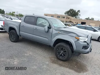 2021 Toyota Tacoma SR z VIN 3TMCZ5AN1MM422937, wystawiony jako IAAI lot #42067866 z przebiegiem 33 232 mil mil oraz . Historia ofert i sprzedaży dostępna na DreamBid. Obrazek 1.